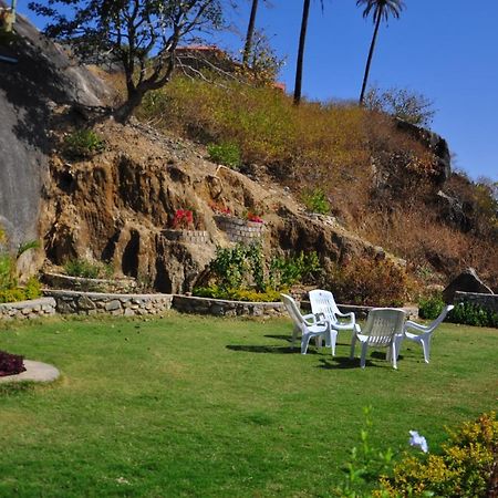 Hotel Oasis Маунт-Абу Экстерьер фото